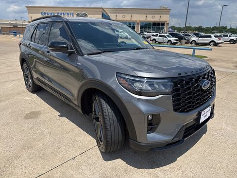 Used 2025 Ford Explorer ST-Line w/ Premium Package RWD image 18