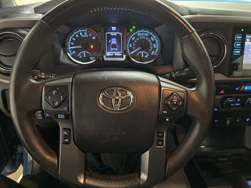 Used 2019 Toyota Tacoma TRD Sport AWD/4WD image 15
