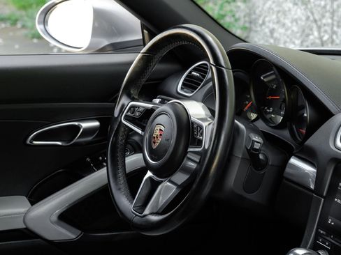 Used 2018 Porsche 718 Boxster image 16