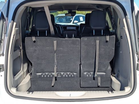 Used 2024 Chrysler Pacifica Touring-L image 27