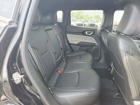 Used 2025 Jeep Compass Limited image 15