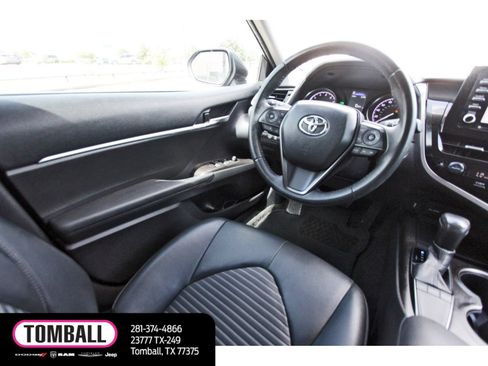 Used 2022 Toyota Camry SE w/ Convenience Package FWD image 9