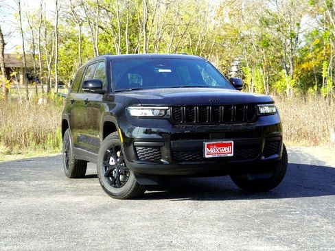 New 2025 Jeep Grand Cherokee L Altitude image 2