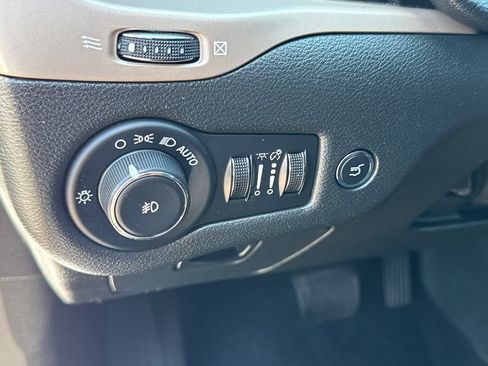 Used 2014 Jeep Cherokee Limited w/ Luxury Group AWD/4WD image 28