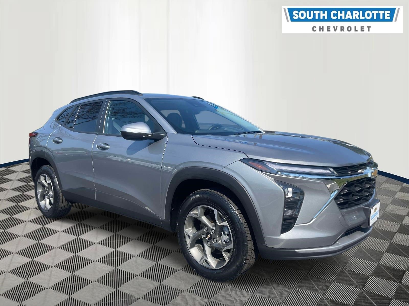 Used 2025 Chevrolet Trax LT w/ LT Convenience Package FWD image 3