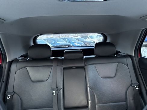 Used 2023 Kia Niro SX image 30