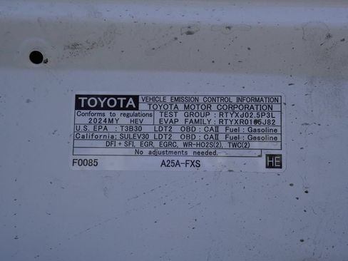 Used 2024 Toyota RAV4 LE AWD/4WD image 33