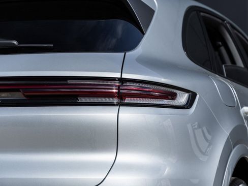 New 2026 Porsche Cayenne image 17