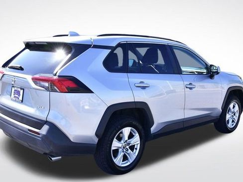 Used 2021 Toyota RAV4 XLE FWD image 4