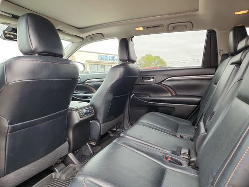Used 2018 Toyota Highlander Limited Platinum image 10