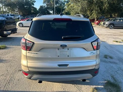 Used 2018 Ford Escape SE w/ SE Sync 3 Package AWD/4WD image 17