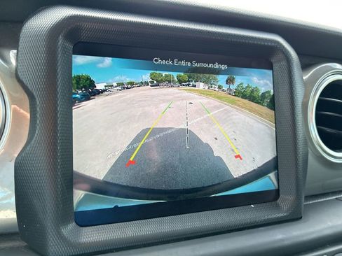 Used 2022 Jeep Wrangler Unlimited Sahara image 27