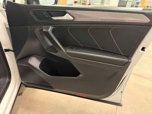 Certified 2022 Volkswagen Tiguan SE image 29