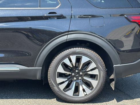 Certified 2025 Ford Explorer Platinum w/ LUX Leather Package AWD/4WD image 4