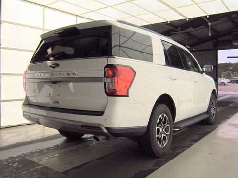 Used 2024 Ford Expedition XLT AWD/4WD image 2