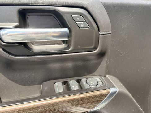 Used 2019 Chevrolet Silverado 1500 RST w/ True North Edition AWD/4WD image 8