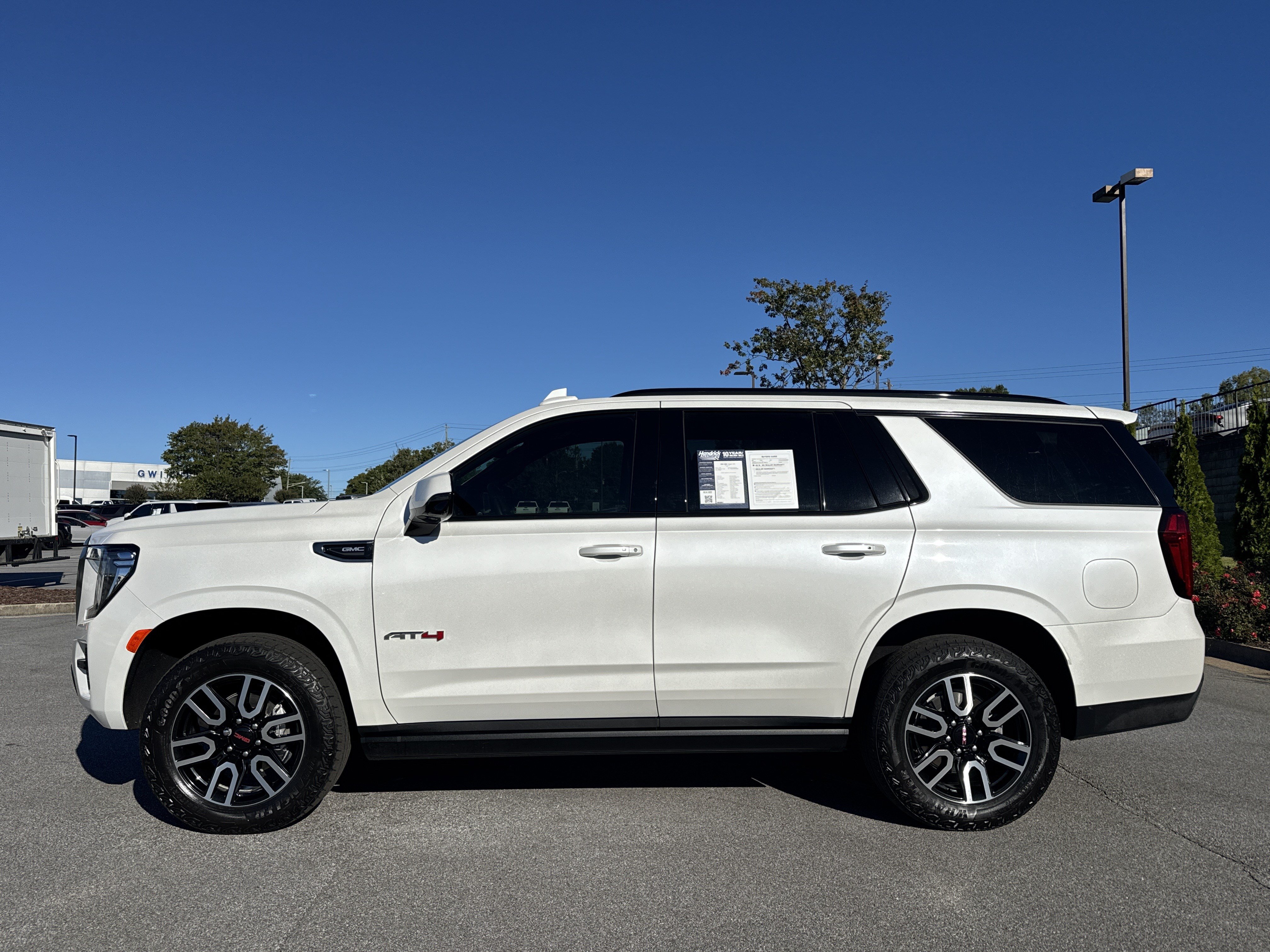 Used 2024 GMC Yukon AT4 w/ AT4 Premium Plus Package AWD/4WD image 7