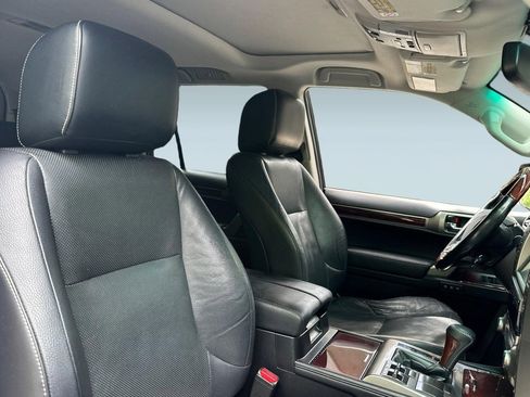 Used 2015 Lexus GX 460 w/ Premium Package AWD/4WD image 32