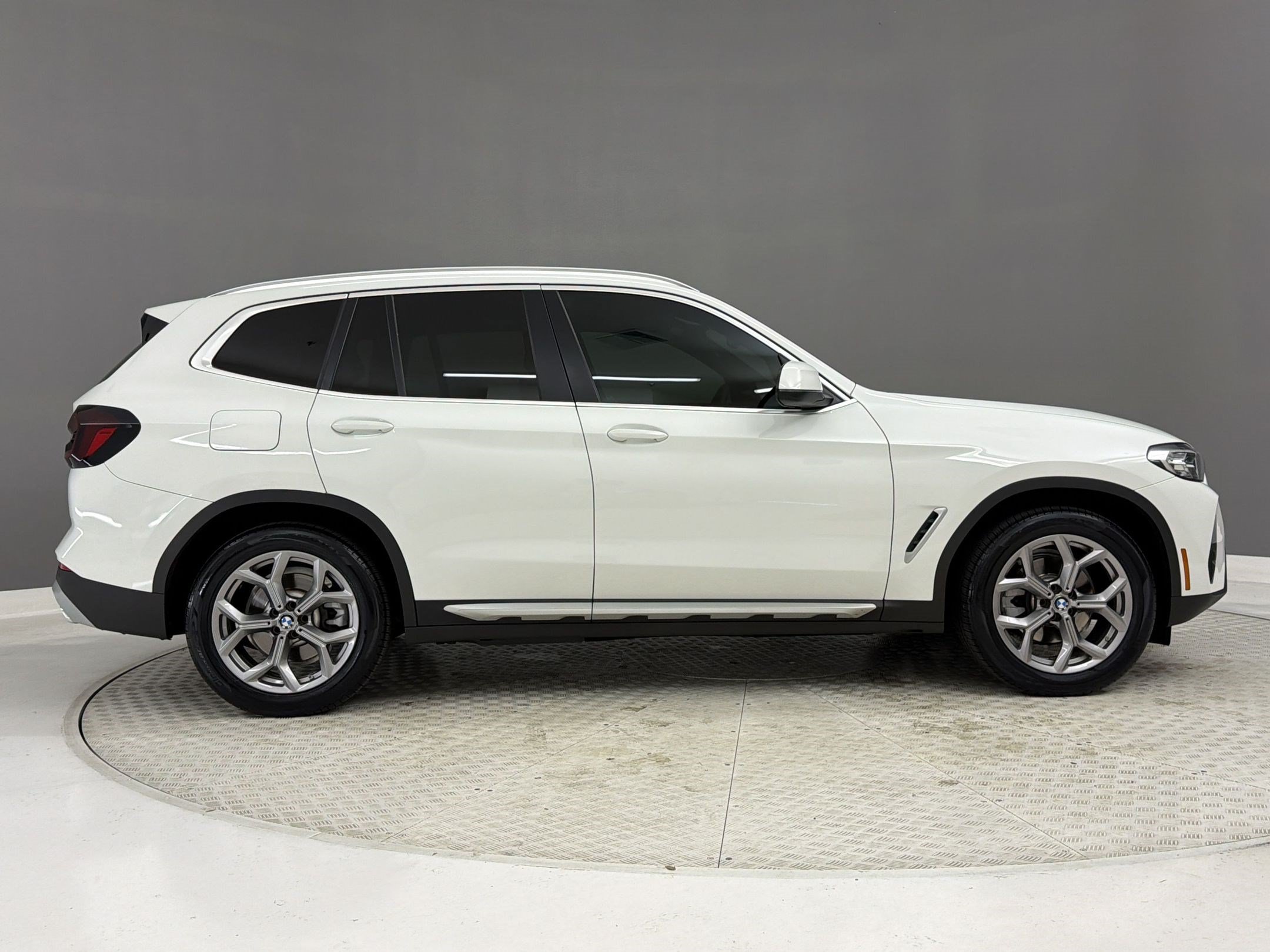 Certified 2024 BMW X3 sDrive30i w/ Convenience Package RWD image 8