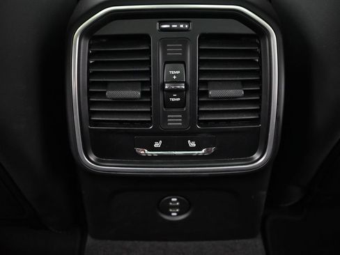 Certified 2024 Porsche Macan AWD/4WD image 8