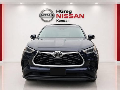 Used 2021 Toyota Highlander L FWD image 5