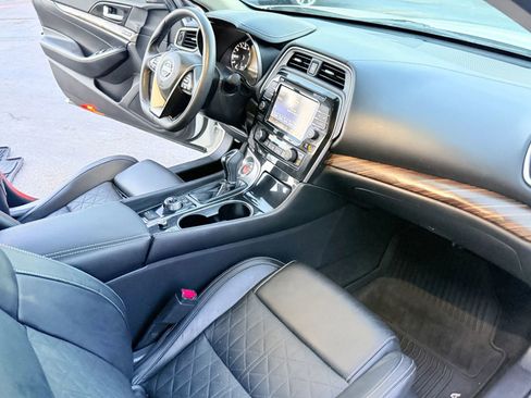 Used 2017 Nissan Maxima Platinum w/ Interior Lighting Package FWD image 5
