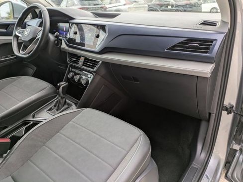 Used 2024 Volkswagen Taos SE image 26