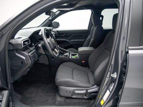 Used 2025 Toyota 4Runner SR5 AWD/4WD image 13