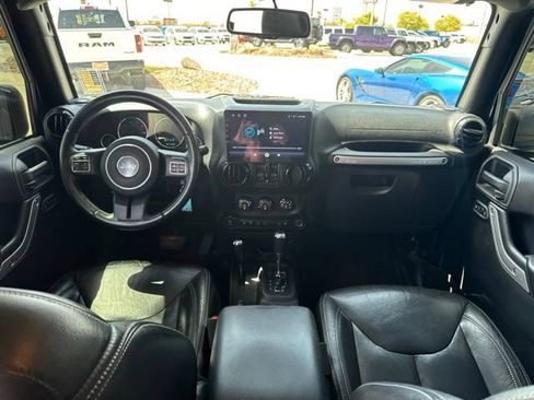 Used 2015 Jeep Wrangler Unlimited Sahara w/ Dual Top Group AWD/4WD image 11