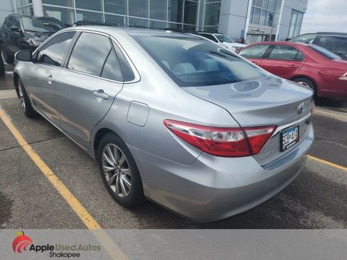 Used 2016 Toyota Camry XLE w/ Moonroof Package image 4