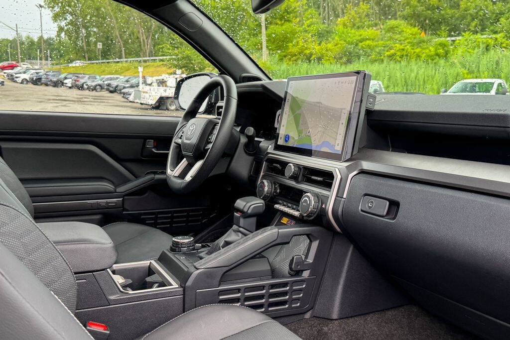 Used 2025 Toyota 4Runner 4WD image 12