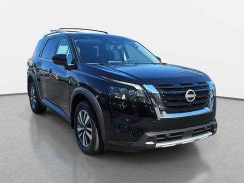 New 2025 Nissan Pathfinder SL image 3