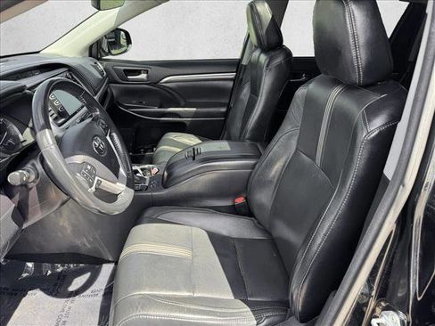 Certified 2018 Toyota Highlander SE w/ Carpet Mat Package (TMS) AWD/4WD image 10