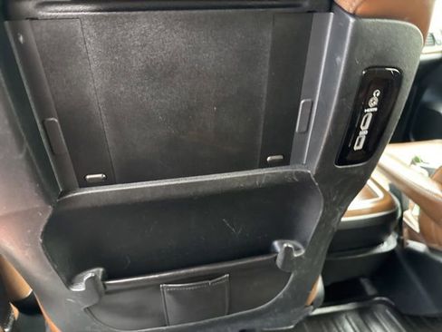 Used 2018 Chrysler Pacifica Limited w/ Advanced Safetytec Group FWD image 19