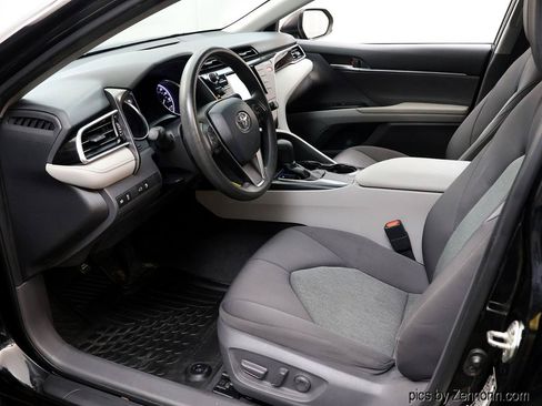 Used 2018 Toyota Camry LE FWD image 12