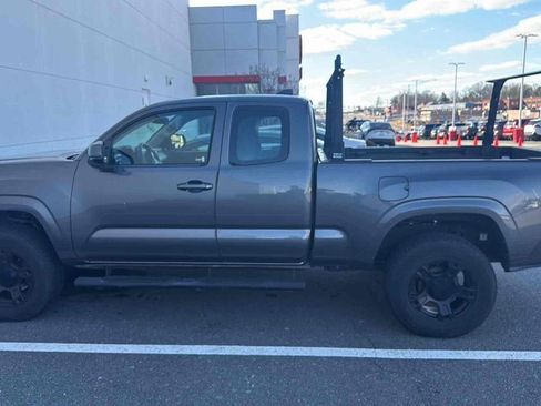 Used 2016 Toyota Tacoma SR5 image 4