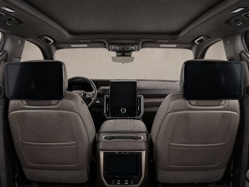 Used 2025 GMC Yukon AT4 Ultimate AWD/4WD image 13