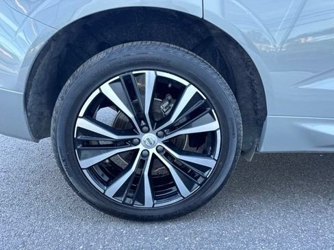 Certified 2025 Volvo XC60 B5 Plus AWD/4WD image 9