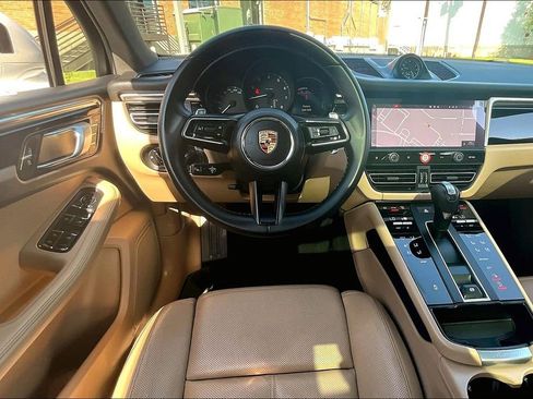 Used 2023 Porsche Macan AWD/4WD image 7