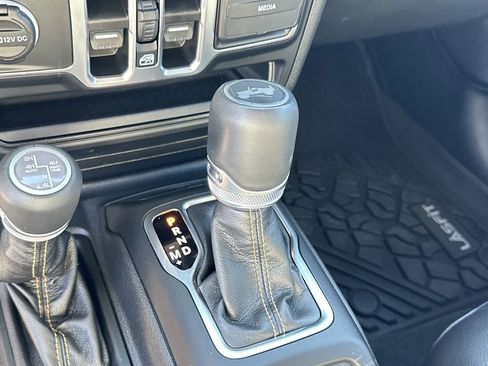 Used 2023 Jeep Wrangler Unlimited Sahara image 30