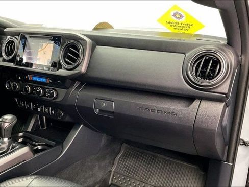 Used 2019 Toyota Tacoma TRD Sport image 16