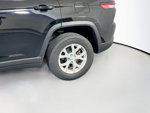 Used 2023 Jeep Grand Cherokee Limited AWD/4WD image 30