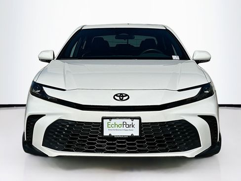 Used 2025 Toyota Camry SE image 2