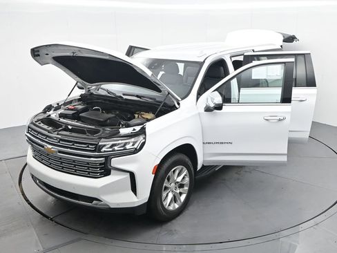 Used 2023 Chevrolet Suburban Premier image 32