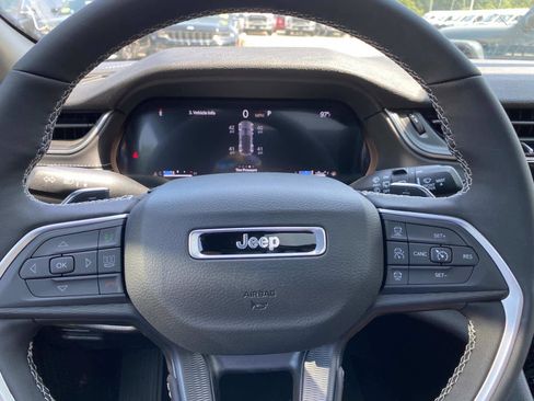 New 2025 Jeep Grand Cherokee Altitude image 12