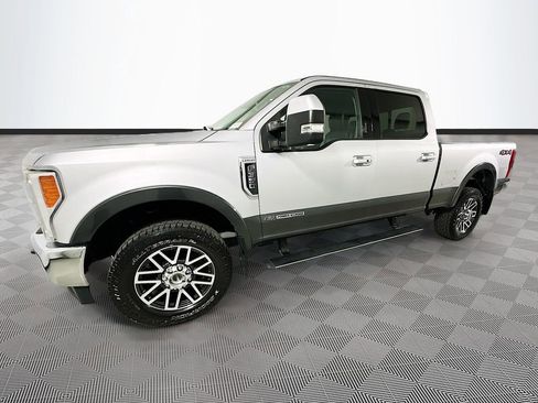 Used 2019 Ford F350 Lariat w/ Lariat Ultimate Package AWD/4WD image 4