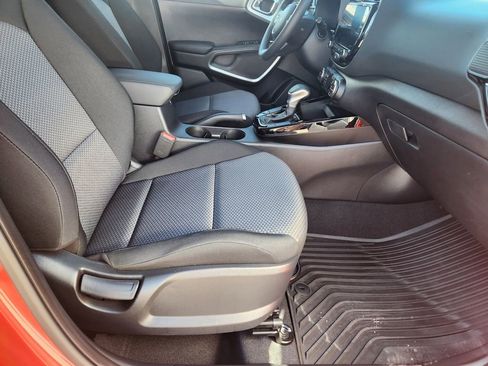 Certified 2025 Kia Soul S image 20