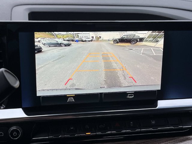 Used 2025 Chevrolet Silverado 1500 LT AWD/4WD image 35