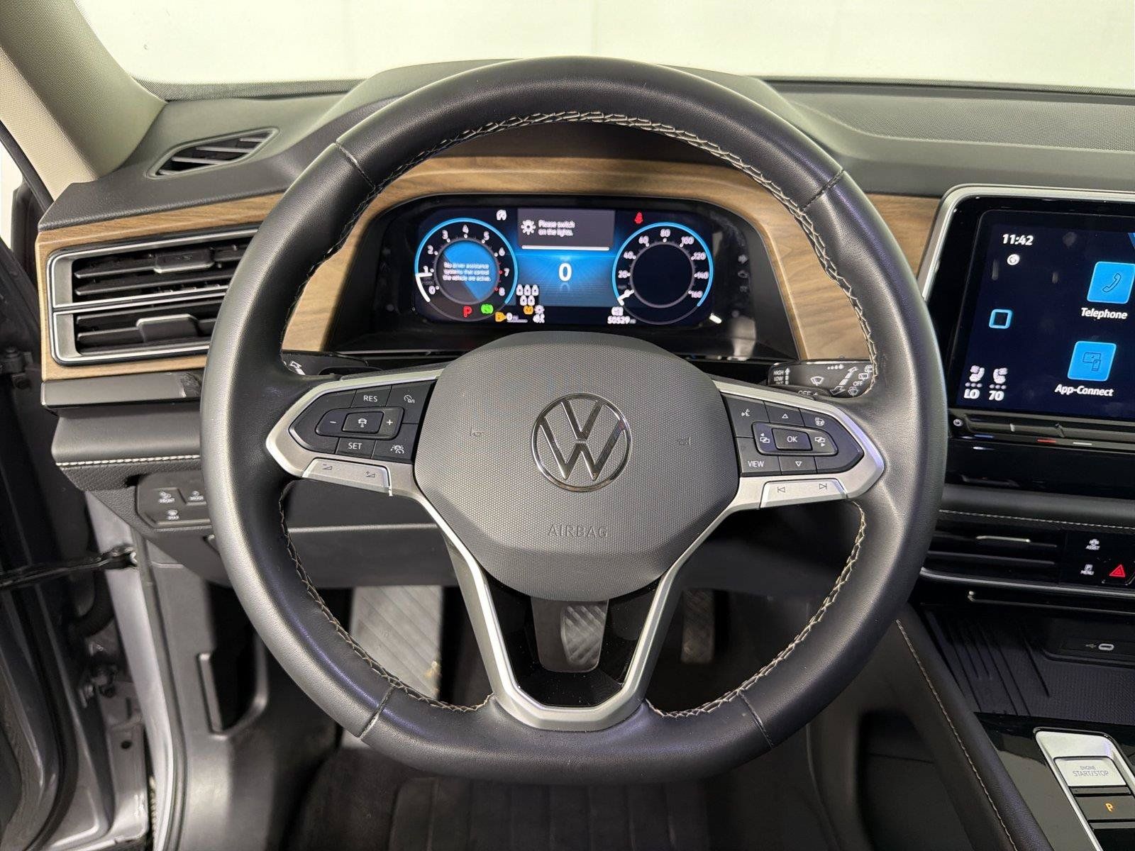 Used 2025 Volkswagen Atlas SE AWD/4WD image 25