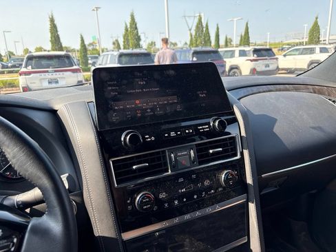 Used 2023 Nissan Armada Platinum w/ Captain's Chairs Package AWD/4WD image 3